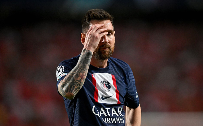 CĐV Paris SG quay lưng với Messi?