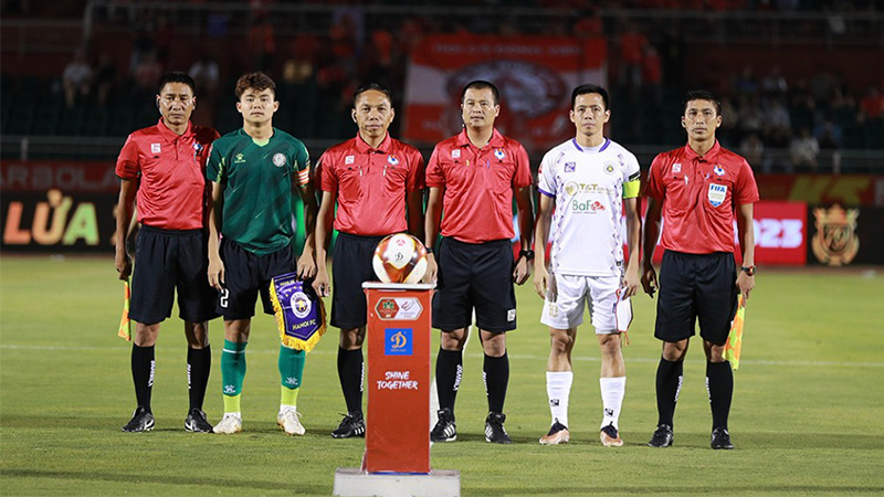 Nguyễn Minh Lâm Đăng gây lỗi trong bàn thắng mở tỷ số của Hà Nội