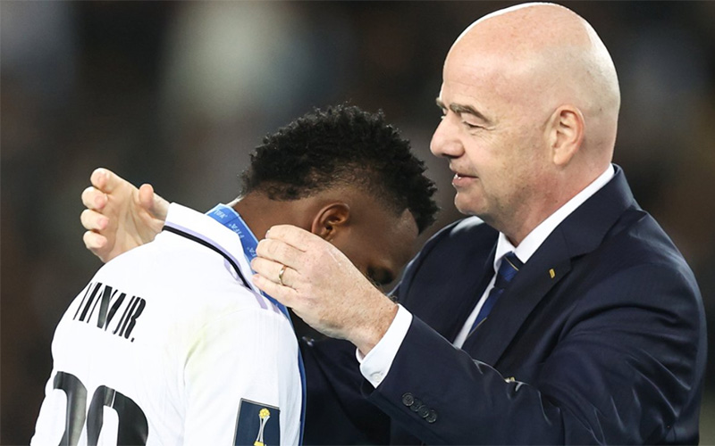 Chủ tịch FIFA - Gianni Infantino ủng hộ Vinicius