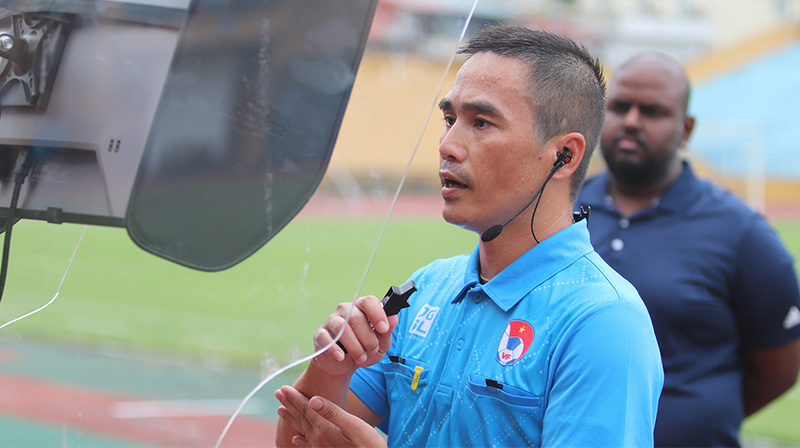 Các trọng tài Việt Nam đã trải qua đợt tập huấn VAR cùng chuyên gia FIFA
