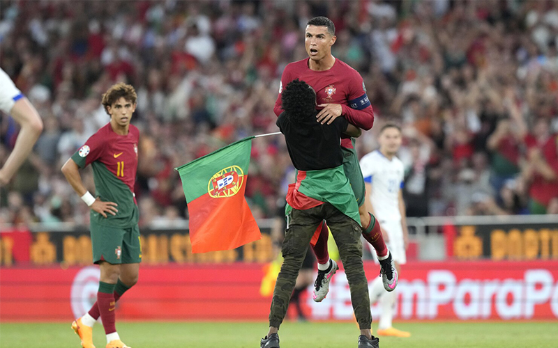 Ronaldo đối diện hình phạt nhận 100 đòn roi