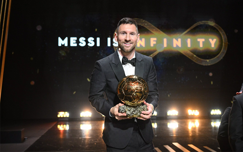 Messi được tôn vinh theo kiểu có 102 sau khi giành QBV thứ 8
